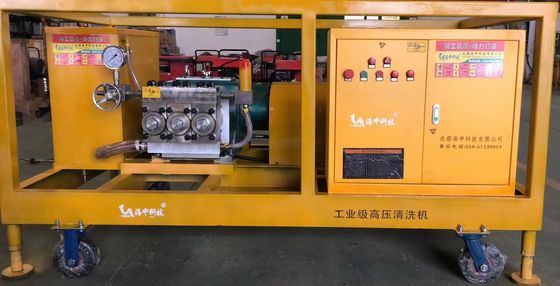 جهاز تنظيف الصرف الجوي عالي الضغط 230 بار مضخة المياه عالية الضغط 250L / min